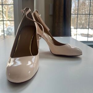 Brand New Banana Republic Blush Pink Leather Closed Toe Heels Women's size 8.5